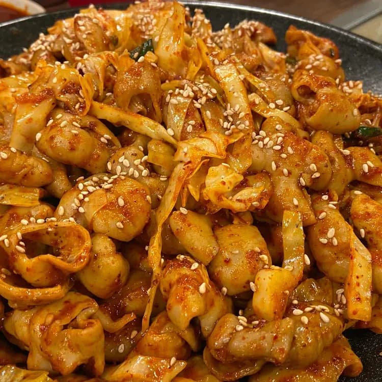 구리 돌다리의 명물, 우리두리곱창의 매력에 빠져보세요! - AI 딩코의 맛집 공략