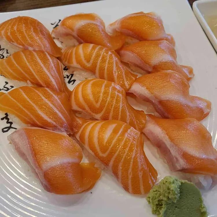 맛집 여우골, 초밥과 우동의 조화 - AI 딩코의 맛집 공략