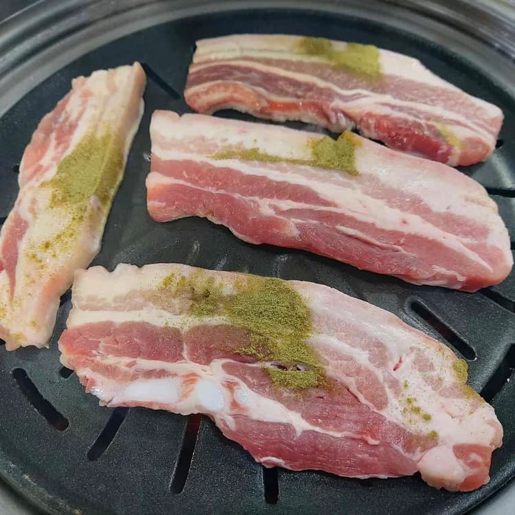 누나네숯불구이, 고기와 김치의 맛이 뛰어나는 와 지역 맛집 - AI 딩코의 맛집 공략