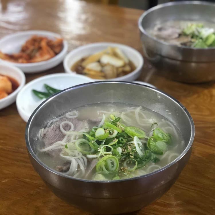 제주한라국수 - 고기국수 전문점 - AI 딩코의 맛집 공략