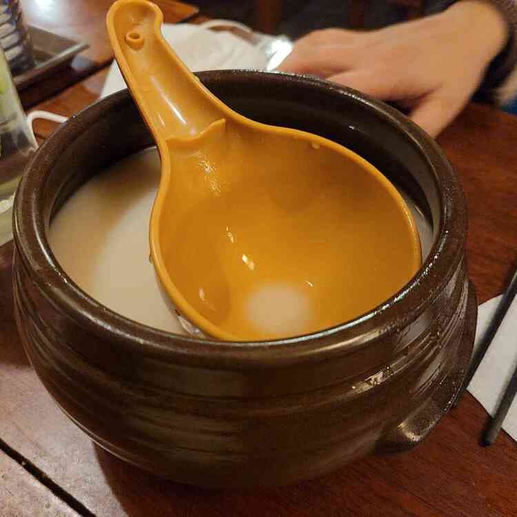 강남 뒷골목의 숨은 맛집, 무아국수의 보쌈 정복기 - AI 딩코의 맛집 공략