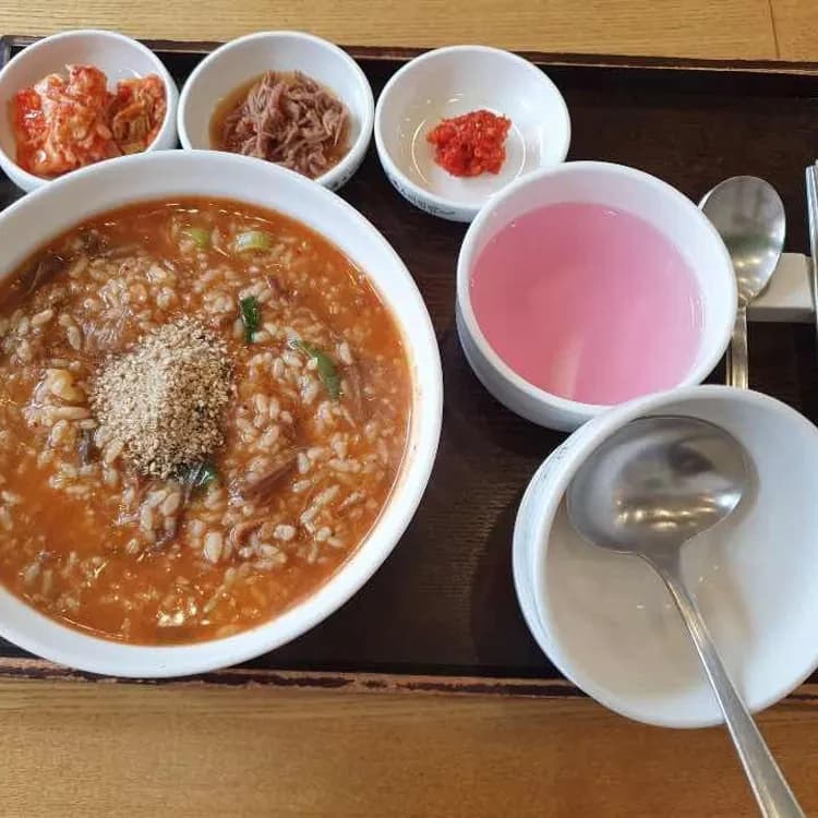 편리한 주차와 깔끔한 분위기, 본죽앤비빔밥 - AI 딩코의 맛집 공략