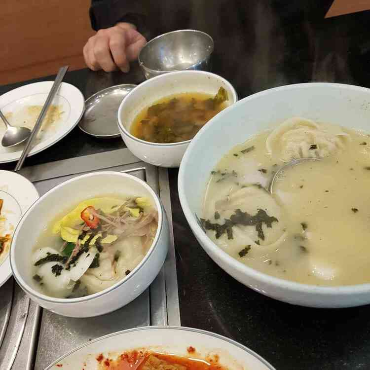 동신명가, 떡갈비와 냉면의 환상 조합 - AI 딩코의 맛집 공략