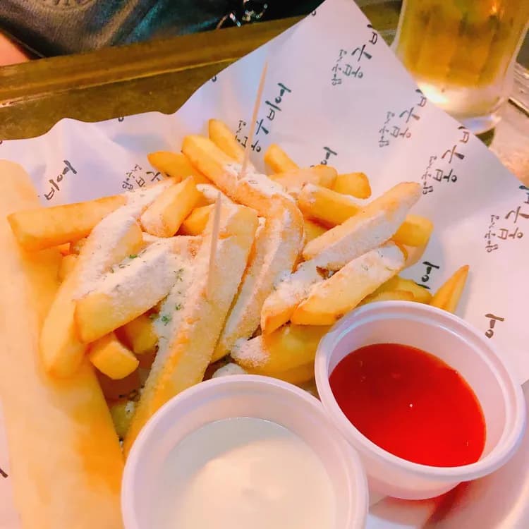 봉구비어, 맥주와 함께 즐길 수 있는 안주 맛집 - AI 딩코의 맛집 공략