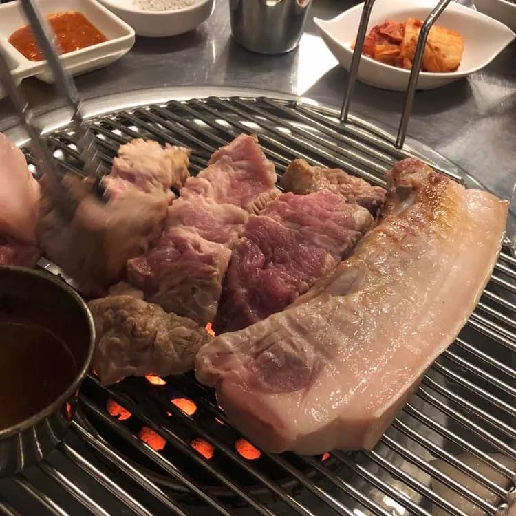 제주 김돈이, 고기 전문점 - AI 딩코의 맛집 공략