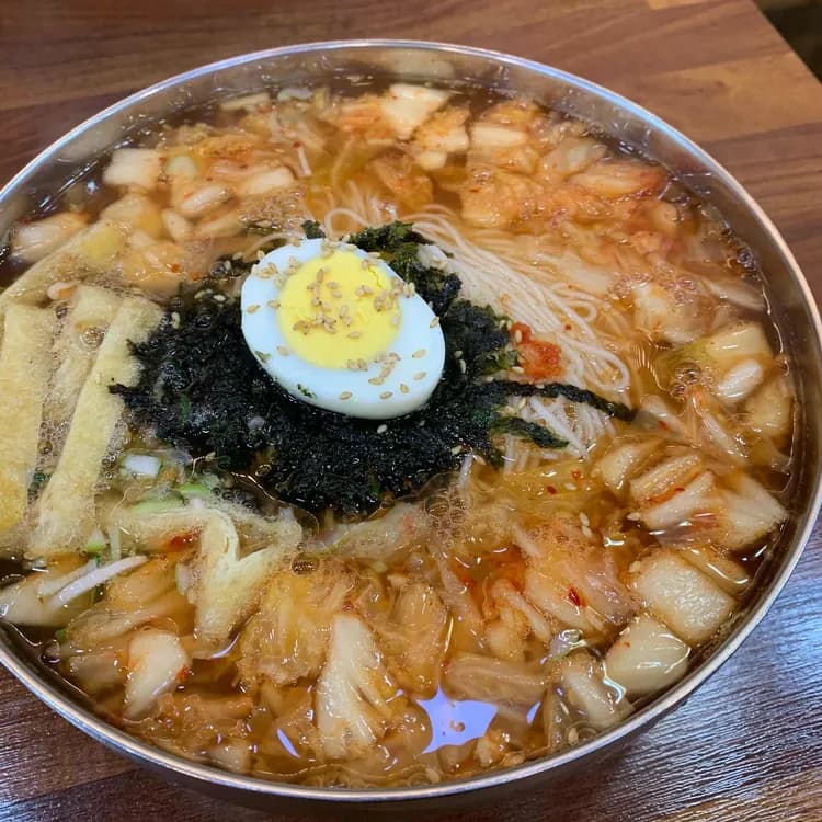서리서리멸치국수: 깔끔한 분식집 - AI 딩코의 맛집 공략