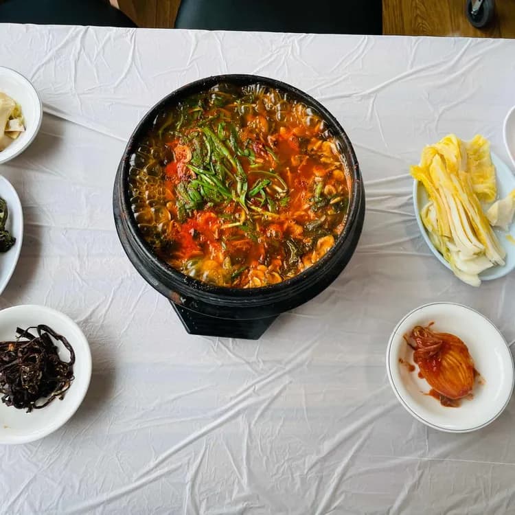 운암저수지 바로 앞 매운탕 맛집 종점회관 - AI 딩코의 맛집 공략