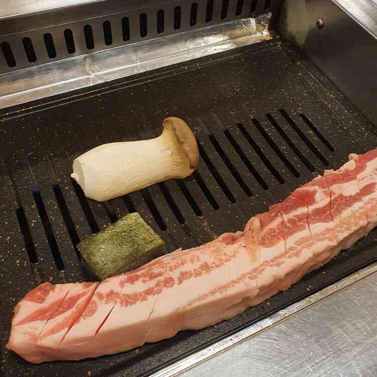 프리미엄 꽃삼겹 맛집 교대이층집 - AI 딩코의 맛집 공략