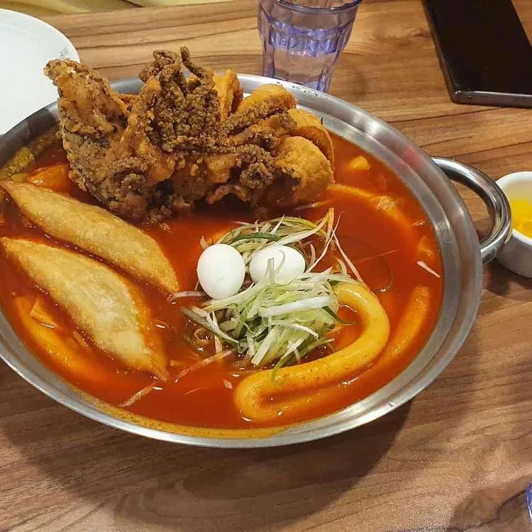 청년다방, 저렴한 떡볶이 맛집 - AI 딩코의 맛집 공략