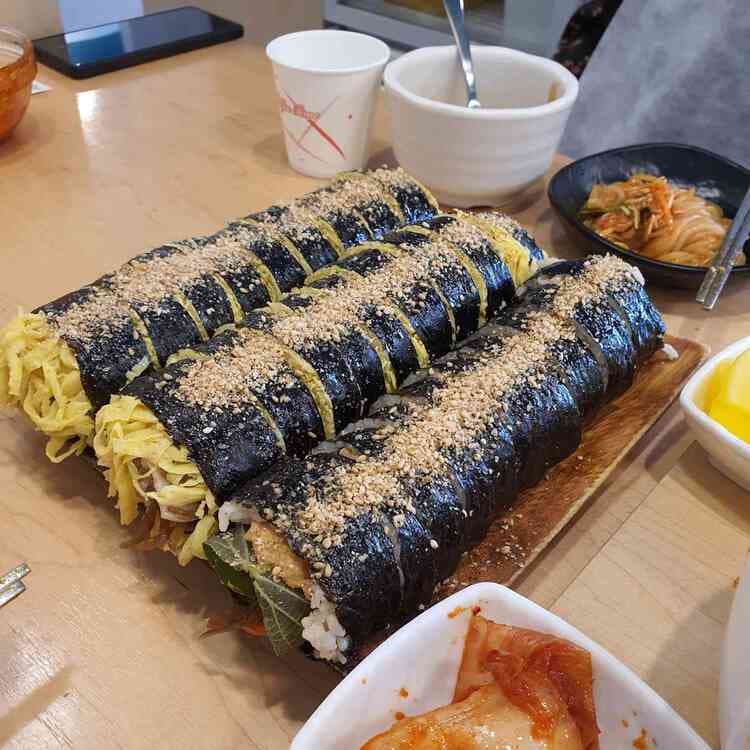 강남 키토김밥의 대명사, 보슬보슬의 맛있는 비결 - AI 딩코의 맛집 공략