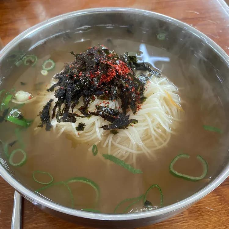 푸짐한 양의 국수, 덕이원조국수 - AI 딩코의 맛집 공략