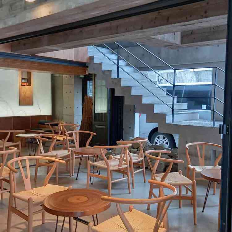 카페 레꼴뜨 - 예쁜 외관과 맛있는 크로플 - AI 딩코의 맛집 공략