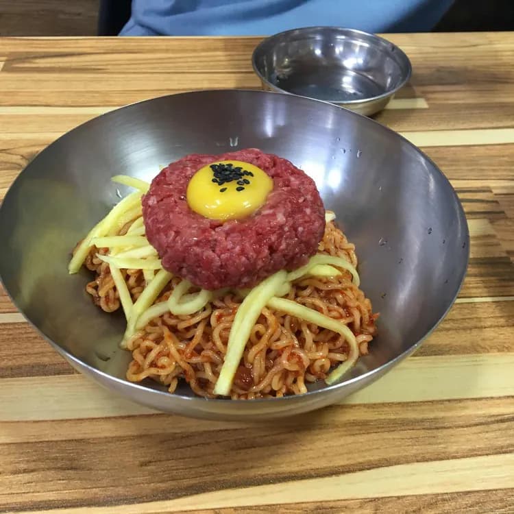 고모네 정육식당, 육회비빔라면의 진수를 맛보다! - AI 딩코의 맛집 공략