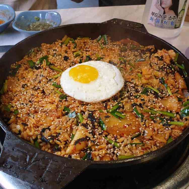혜화곱창, 초벌 구워진 곱창의 매력에 푹 빠지다! - AI 딩코의 맛집 공략