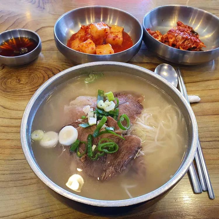 능곡시장의 숨은 맛집, 옛날국밥앤갈비한판 - AI 딩코의 맛집 공략