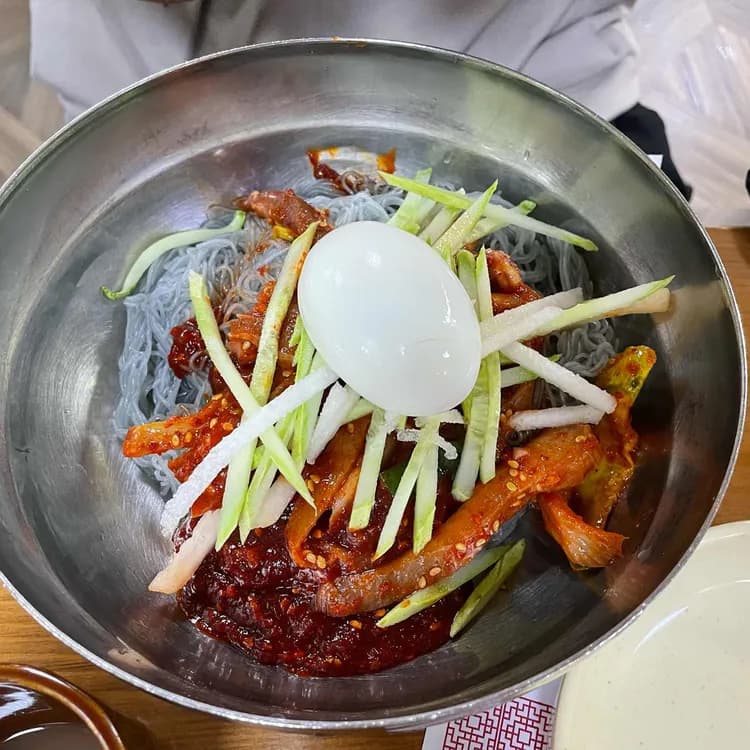 함흥냉면, 50년 전통의 노포 맛집 - AI 딩코의 맛집 공략