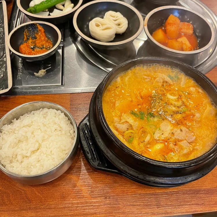 신촌 보승회관, 순대국밥 맛집 추천 - AI 딩코의 맛집 공략