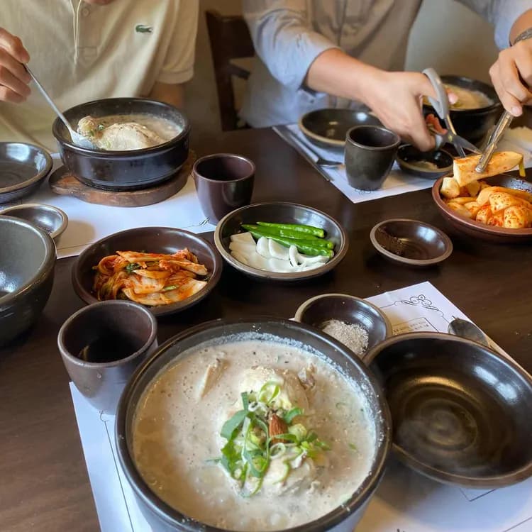 할매삼계탕, 춘천의 유명한 맛집 - AI 딩코의 맛집 공략