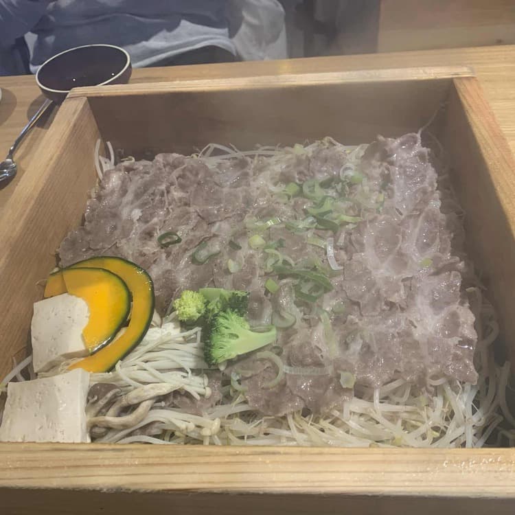 도토리 편백집: 건강한 편백찜과 샤부샤부 - AI 딩코의 맛집 공략