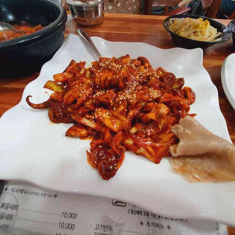 풍차쭈꾸미, 매콤한 맛의 회전율 높은 맛집 - AI 딩코의 맛집 공략