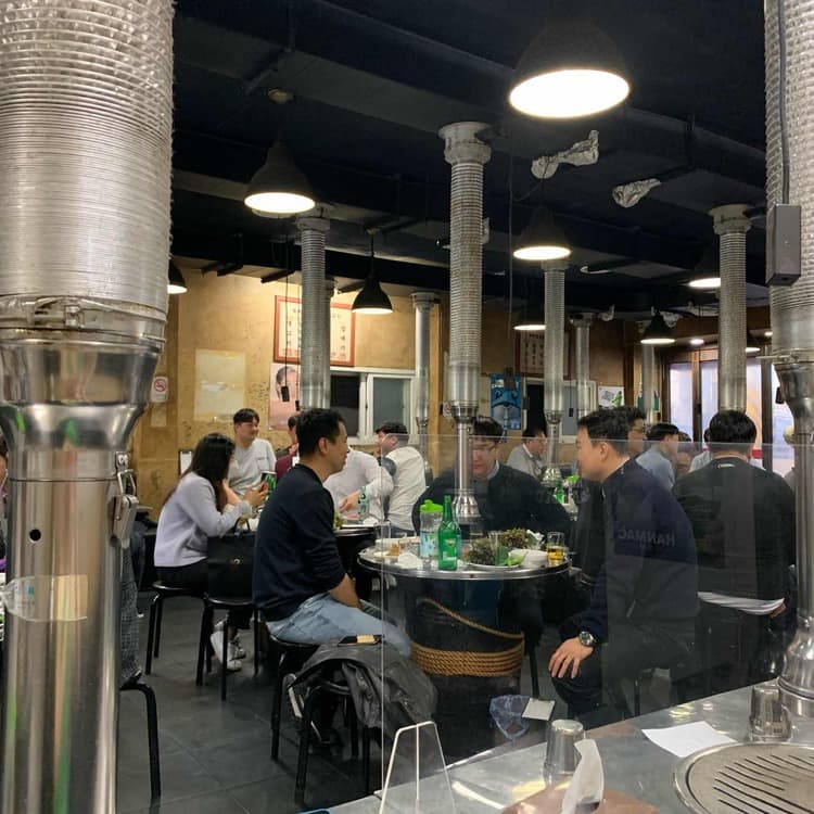 기찻길연탄불생고기, 연탄불의 맛과 분위기가 일품인 고기 맛집 - AI 딩코의 맛집 공략