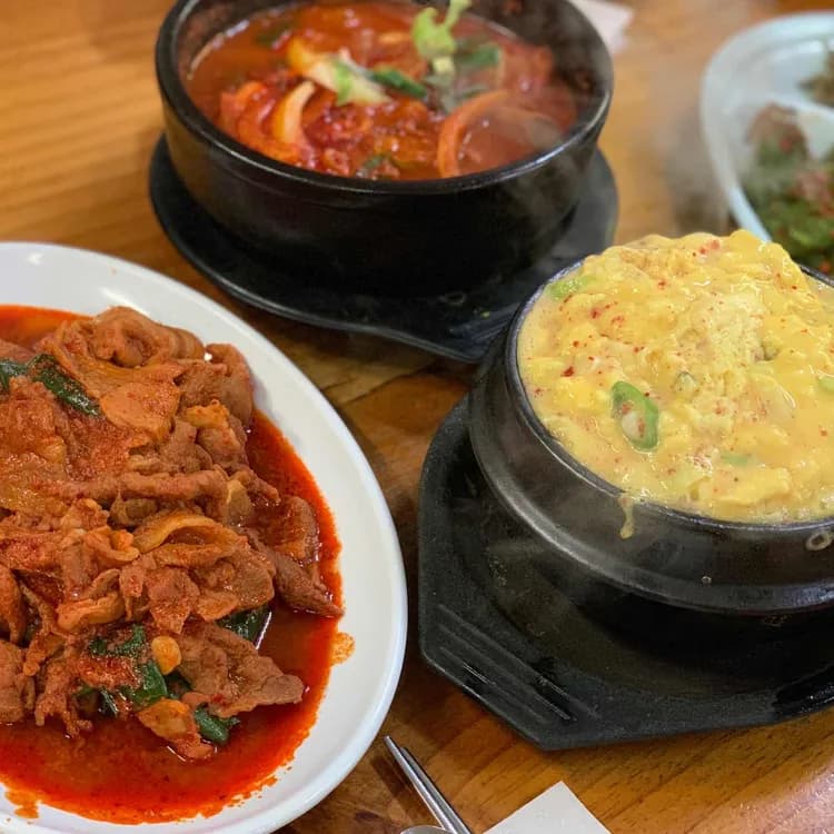 신촌 형제식당, 가성비 좋은 백반 맛집 - AI 딩코의 맛집 공략