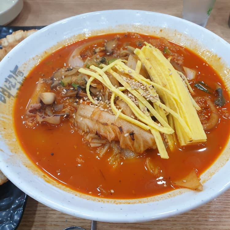 불맛 가득한 백년가 짬뽕, 매콤한 맛의 정석! - AI 딩코의 맛집 공략