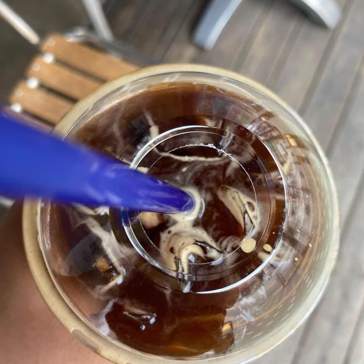 이디야커피, 속초해수욕장의 맛있는 카페 - AI 딩코의 맛집 공략