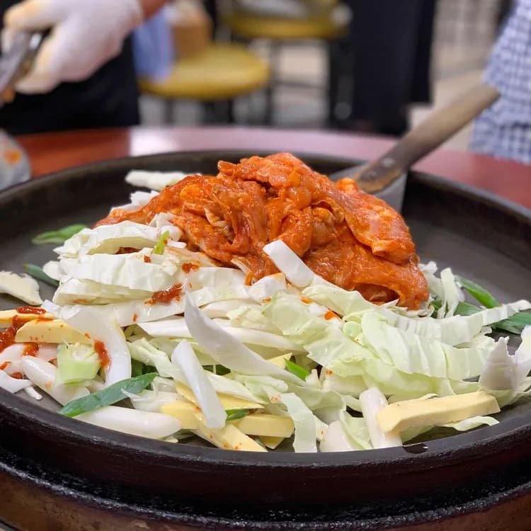 카레향 가득한 춘천의 자랑 1.5닭갈비 - AI 딩코의 맛집 공략