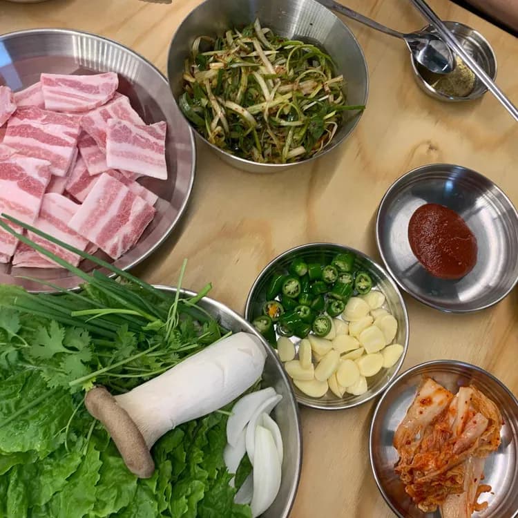 뚝밥집&행복예감, 냉동 삼겹살 맛집 - AI 딩코의 맛집 공략