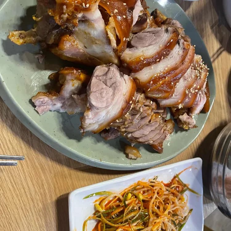 서대문족발, 오래된 전통의 족발 맛집 - AI 딩코의 맛집 공략