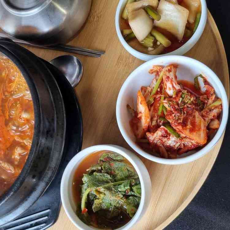 닭나무집: 맛있는 닭요리와 만족스러운 서비스 - AI 딩코의 맛집 공략
