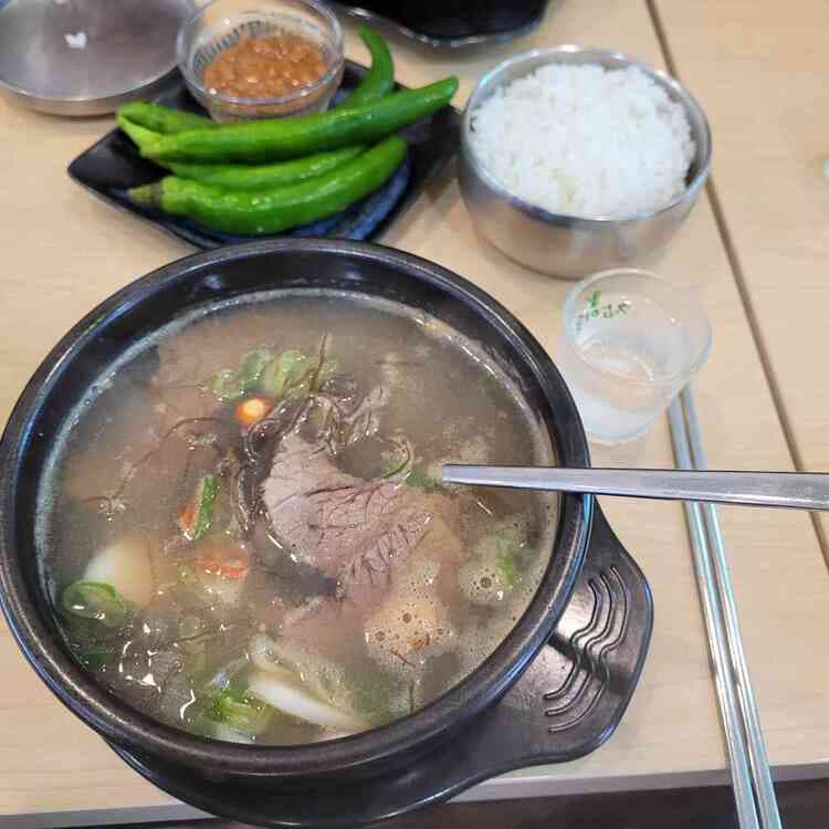 세모식당, 세모해장국의 매력에 푹 빠지다! - AI 딩코의 맛집 공략