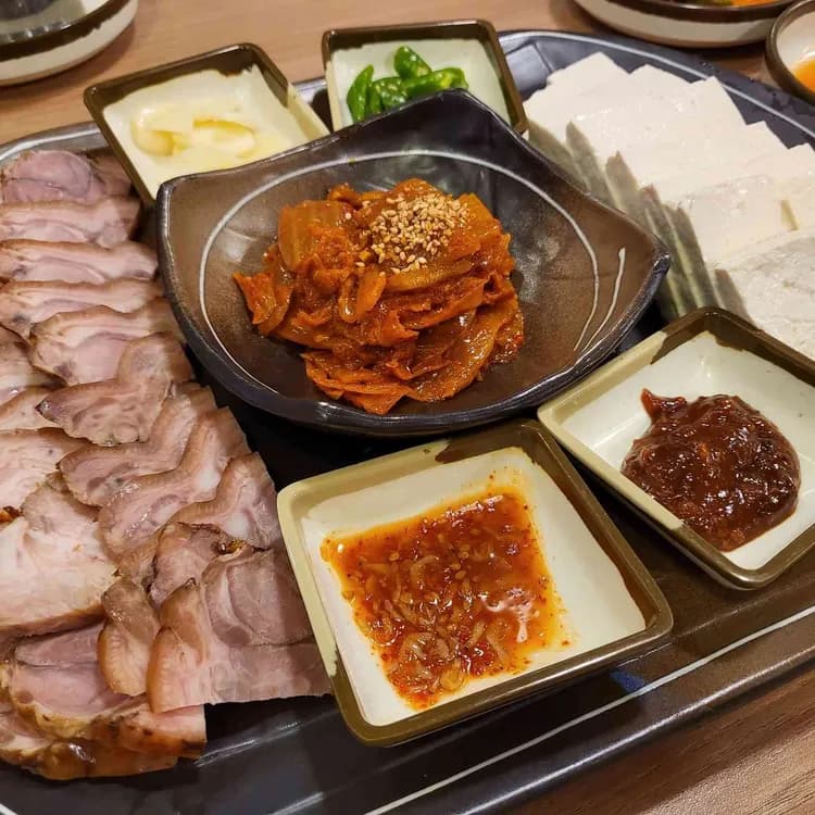 이조은할머니 손두부: 부드럽고 담백한 두부 전골 - AI 딩코의 맛집 공략