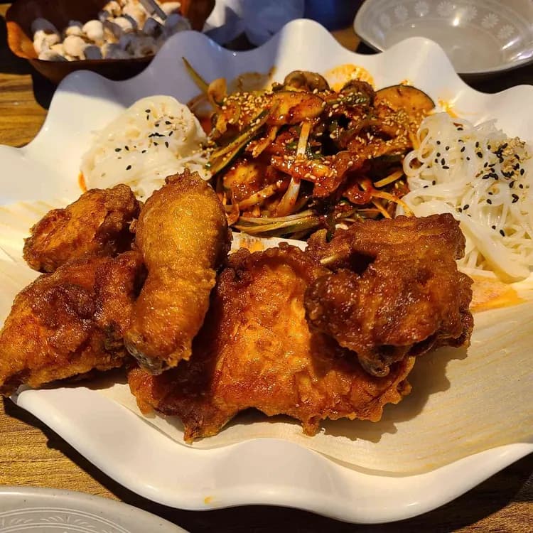 서울 중구 청계천 치킨골뱅이소면 맛집 - AI 딩코의 맛집 공략