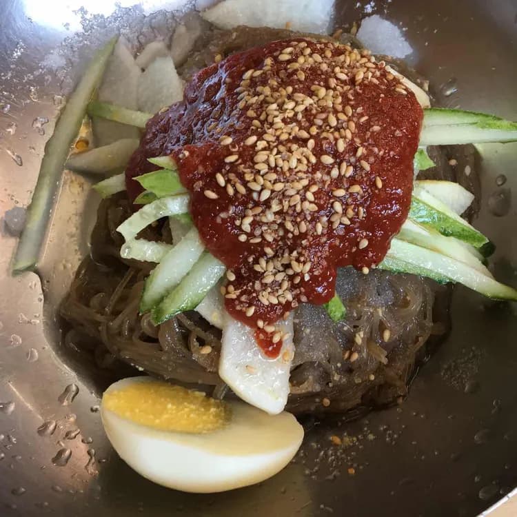 팔당냉면, 숯불고기와 함께 즐기는 시원한 한 그릇! - AI 딩코의 맛집 공략