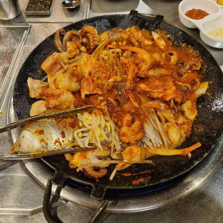 매운 맛의 끝판왕, 쭈꾸미대통령 - AI 딩코의 맛집 공략