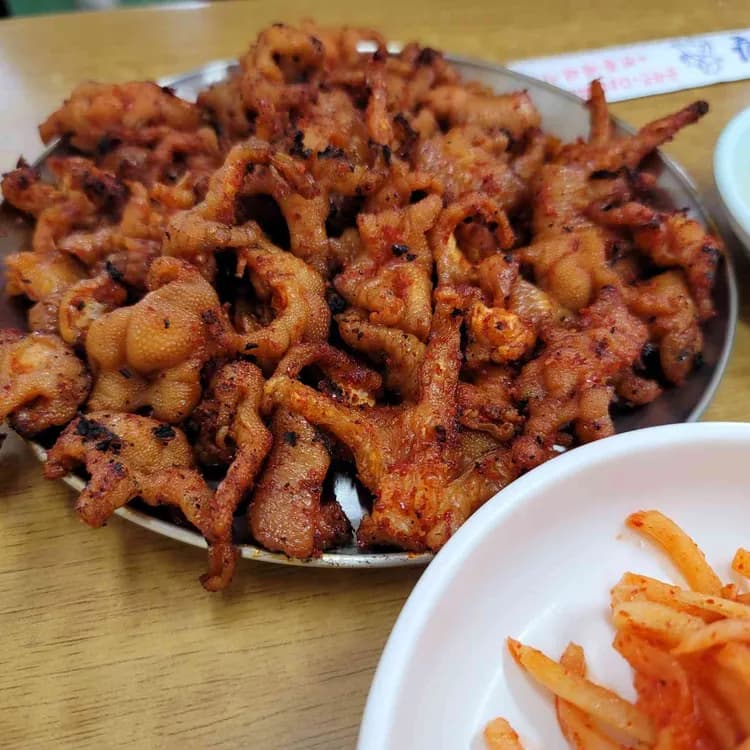40년 손맛의 무뼈 닭발 맛집 - AI 딩코의 맛집 공략