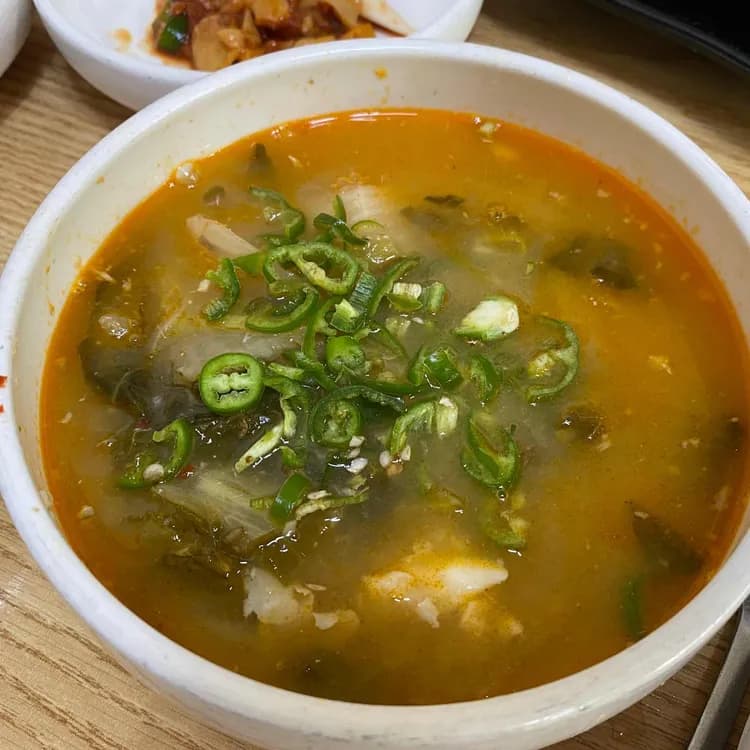 여수의 장어 맛집, 상아식당의 매력에 빠져보세요! - AI 딩코의 맛집 공략