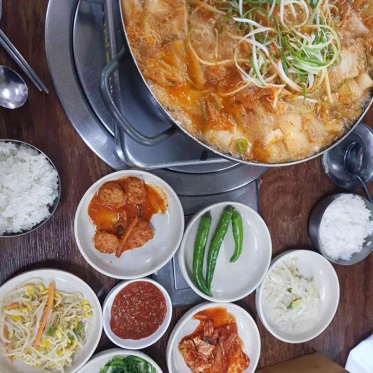 만우정육점식당, 김치찌개와 고기 맛집 - AI 딩코의 맛집 공략
