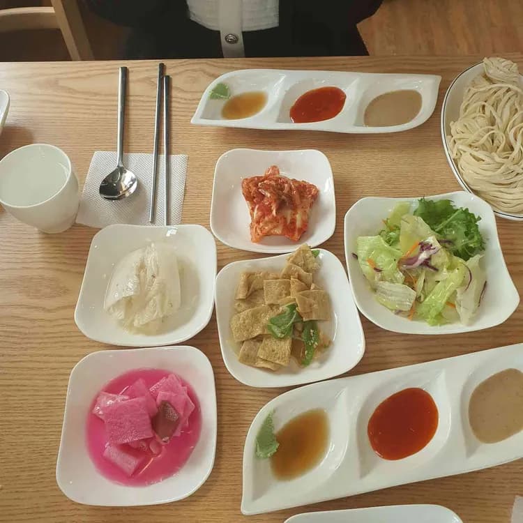 남산편백집: 샤브샤브와 칼국수로 유명한 맛집 - AI 딩코의 맛집 공략