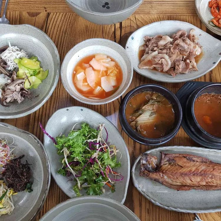 경주 부성식당, 보리밥 정식 맛집 - AI 딩코의 맛집 공략