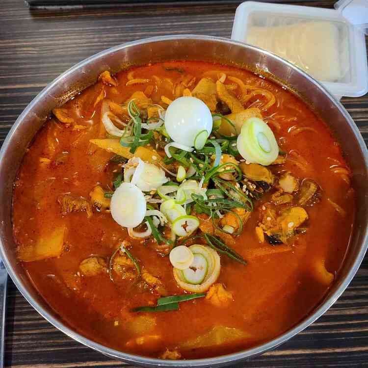 짬뽕지존, 맛과 가격 모두 만족! - AI 딩코의 맛집 공략