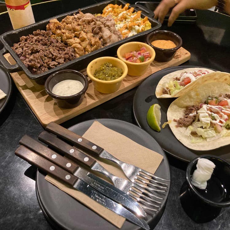홍대 멕시칸 음식점 퍼기포레스트 - AI 딩코의 맛집 공략