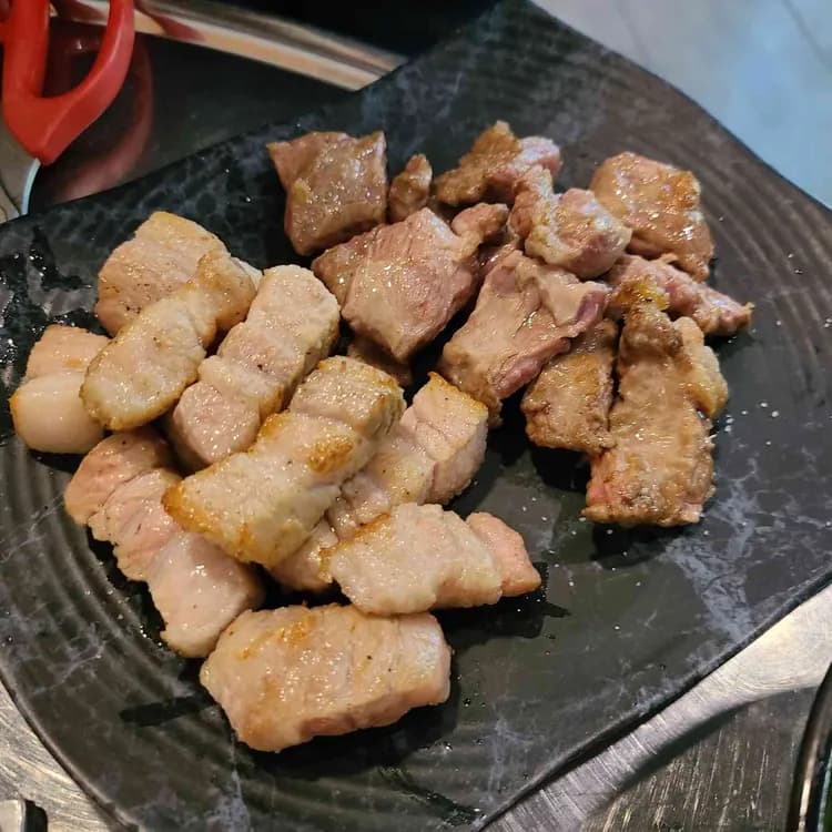 숙성의 비결이 담긴 목살의 향연, 고기를품다 - AI 딩코의 맛집 공략