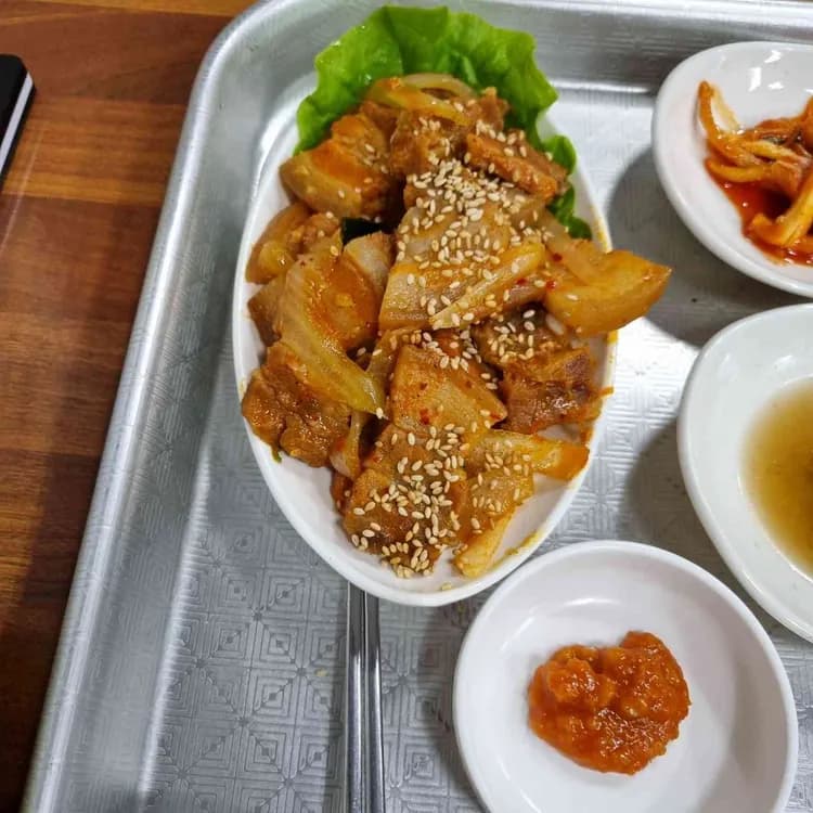 제주 세화해변의 가성비 갑! 재연식당에서 엄마정식과 생선구이를 만나다 - AI 딩코의 맛집 공략