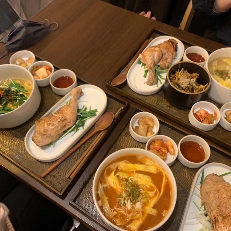 강남 옥수수면의 대명사, 옥면가! - AI 딩코의 맛집 공략