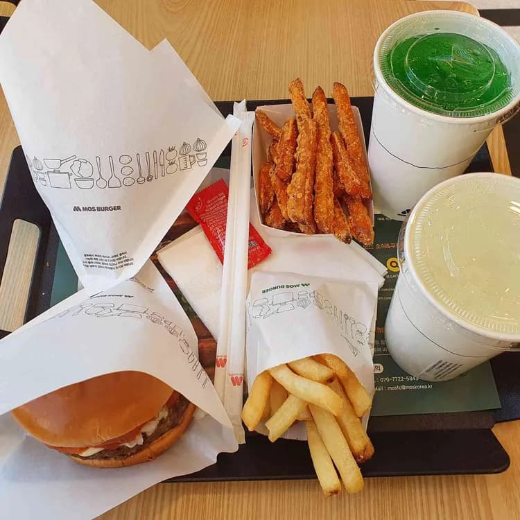 선유도 모스버거, 신선한 재료로 만든 맛있는 햄버거의 정석 - AI 딩코의 맛집 공략