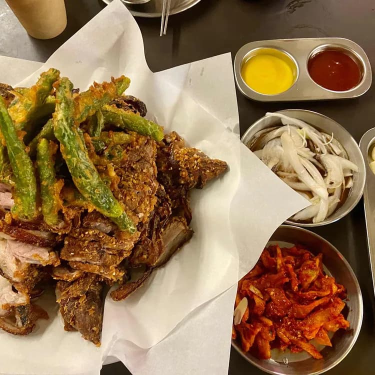 꽈리튀김족발의 맛있는 정복, 그믐족발 - AI 딩코의 맛집 공략