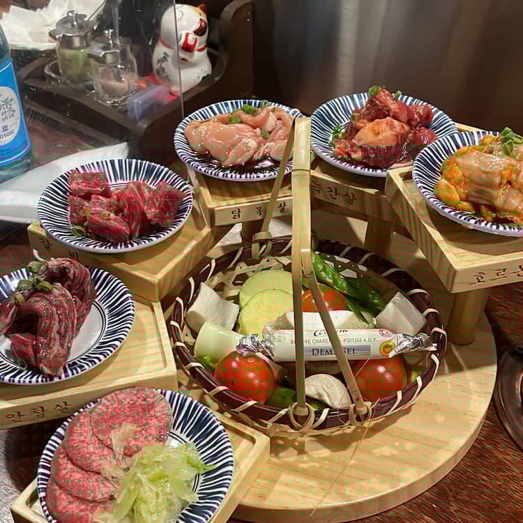 킨슈, 고기와 야채의 환상 조화를 맛보다! - AI 딩코의 맛집 공략